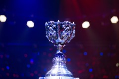 LPL资格赛焦点：TES与IG争夺总决赛门票，TES阵容强势对阵IG逆境重生